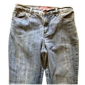 Gloria Vanderbilt  size 6 missy (short) blue jeans